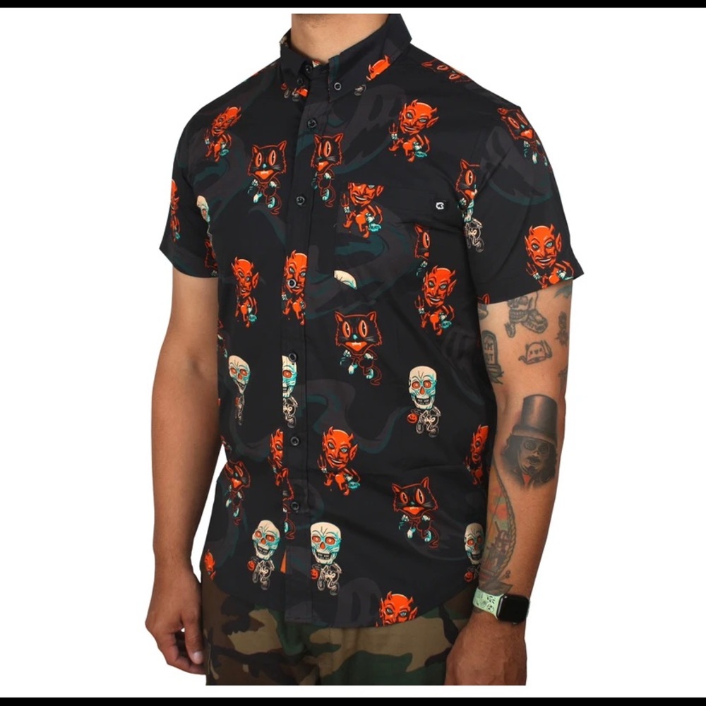 NWT Creepy Co Beistle Trick or Treaters button up XL